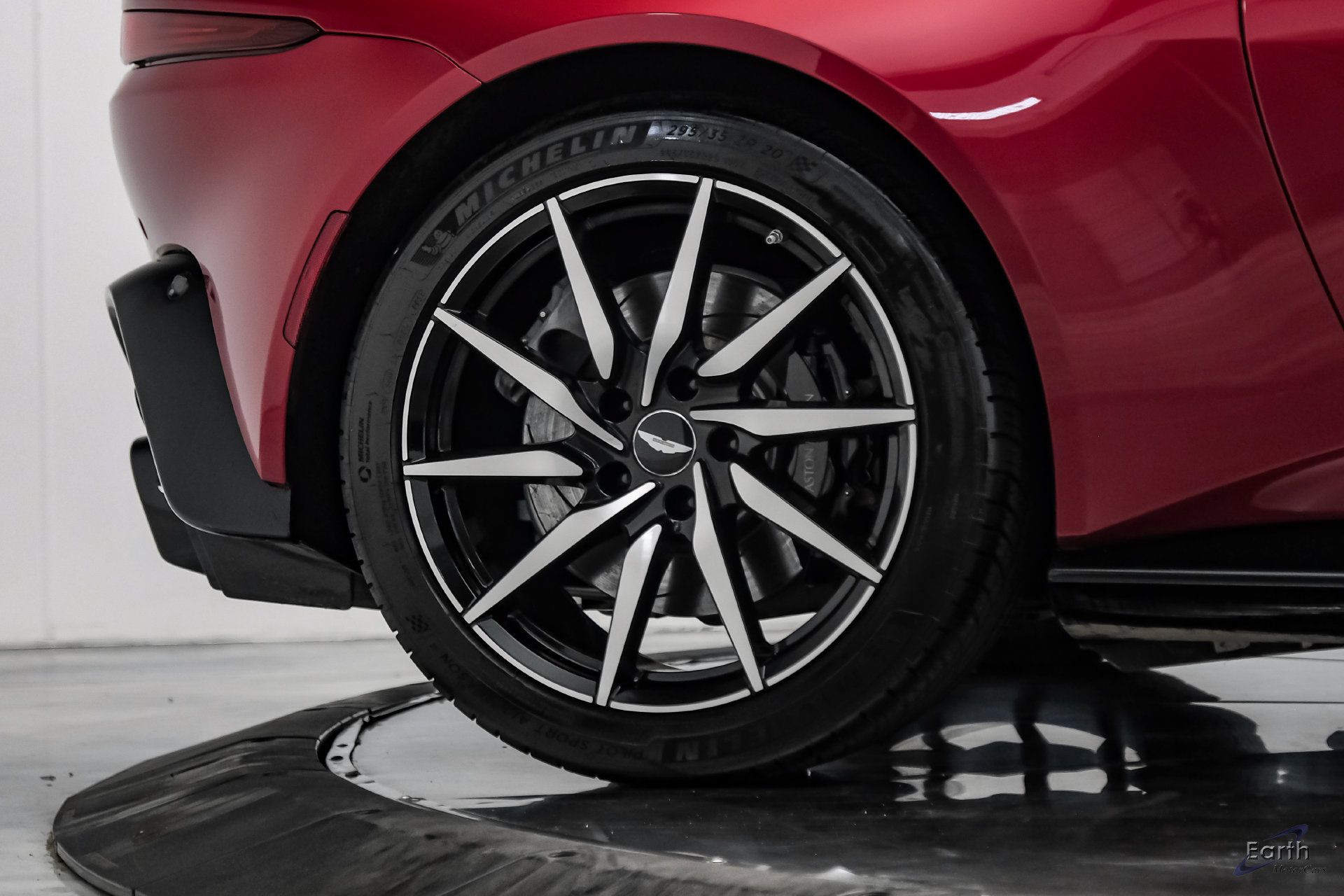 Used 2019 Aston Martin V8 Vantage Coupe RWD image 91