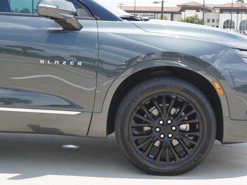 Used 2020 Chevrolet Blazer Premier w/ Driver Confidence II Package FWD image 9