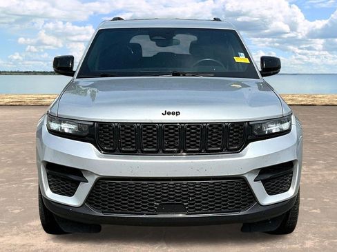 Used 2024 Jeep Grand Cherokee Altitude image 5