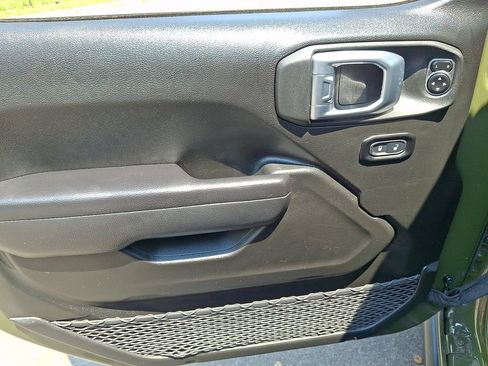 Certified 2024 Jeep Wrangler Unlimited AWD/4WD image 12