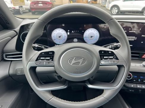 Used 2025 Hyundai Elantra SEL FWD image 28
