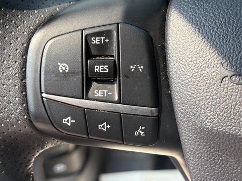 Certified 2025 Ford Escape ST-Line AWD/4WD image 18