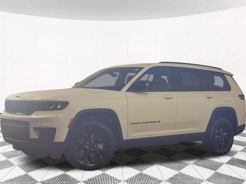 New 2025 Jeep Grand Cherokee L Altitude image 2