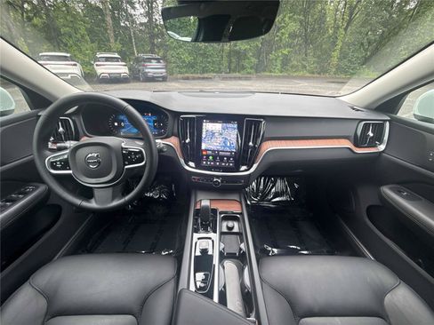 Used 2025 Volvo V60 B5 Cross Country Plus AWD/4WD image 13