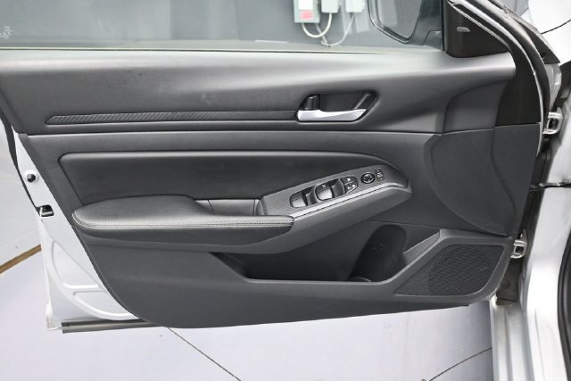 Used 2024 Nissan Altima 2.5 SV FWD image 16