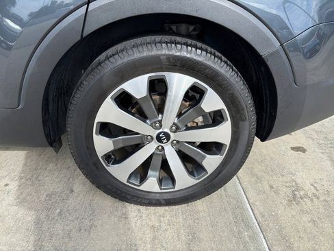 Used 2022 Kia Telluride EX image 26