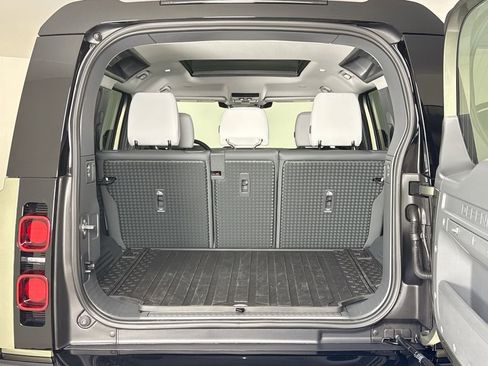 Used 2025 Land Rover Defender 110 X-Dynamic SE image 25