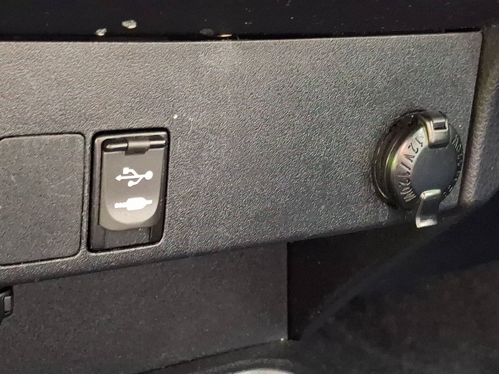 Used 2018 Toyota RAV4 LE w/ All Weather Liner Package AWD/4WD image 26
