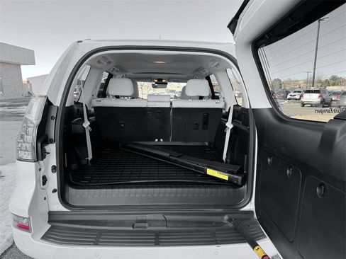 Used 2020 Lexus GX 460 Premium image 9