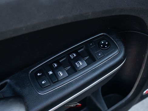 Used 2018 Chrysler 300 S w/ 300S Premium Group RWD image 38