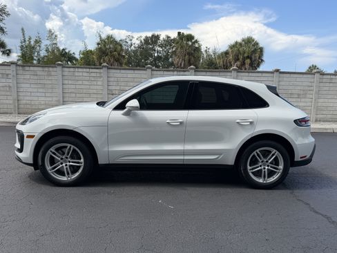 Certified 2023 Porsche Macan AWD/4WD image 2