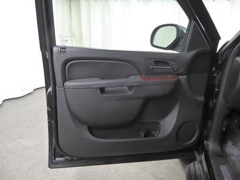 Used 2013 Chevrolet Avalanche LTZ image 20