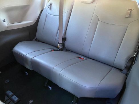 Used 2023 Toyota Sienna XLE image 39