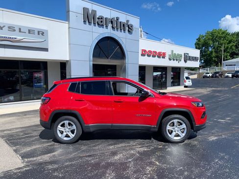 Used 2023 Jeep Compass Latitude w/ Convenience Group AWD/4WD image 8