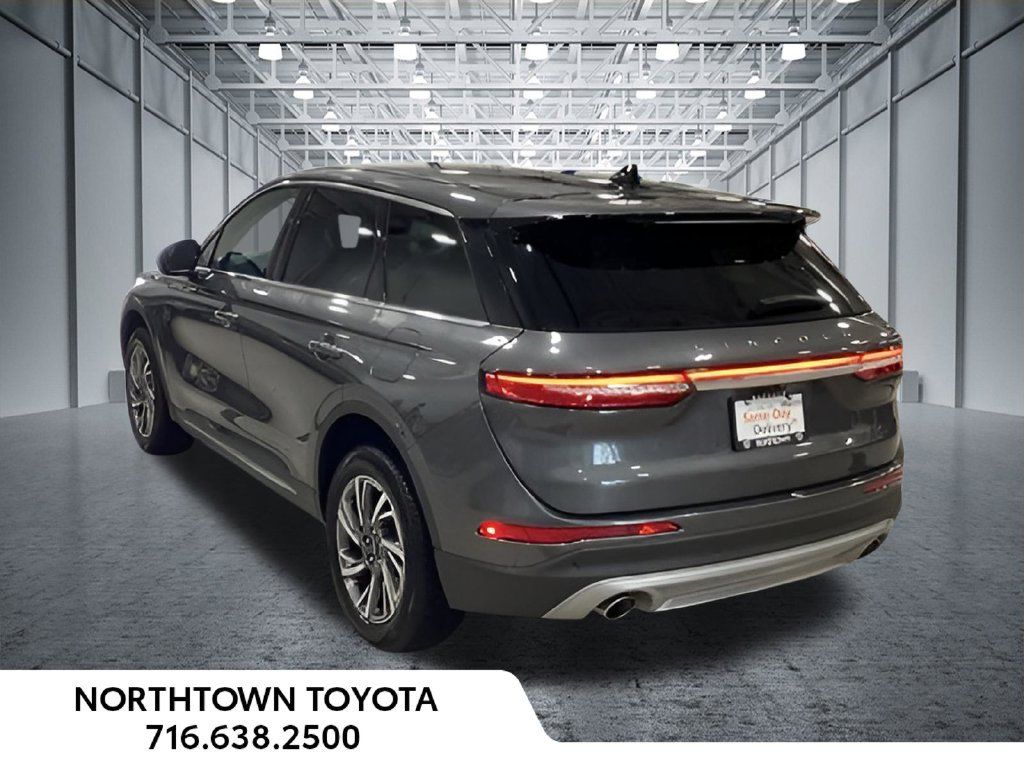 Used 2023 Lincoln Corsair AWD image 3