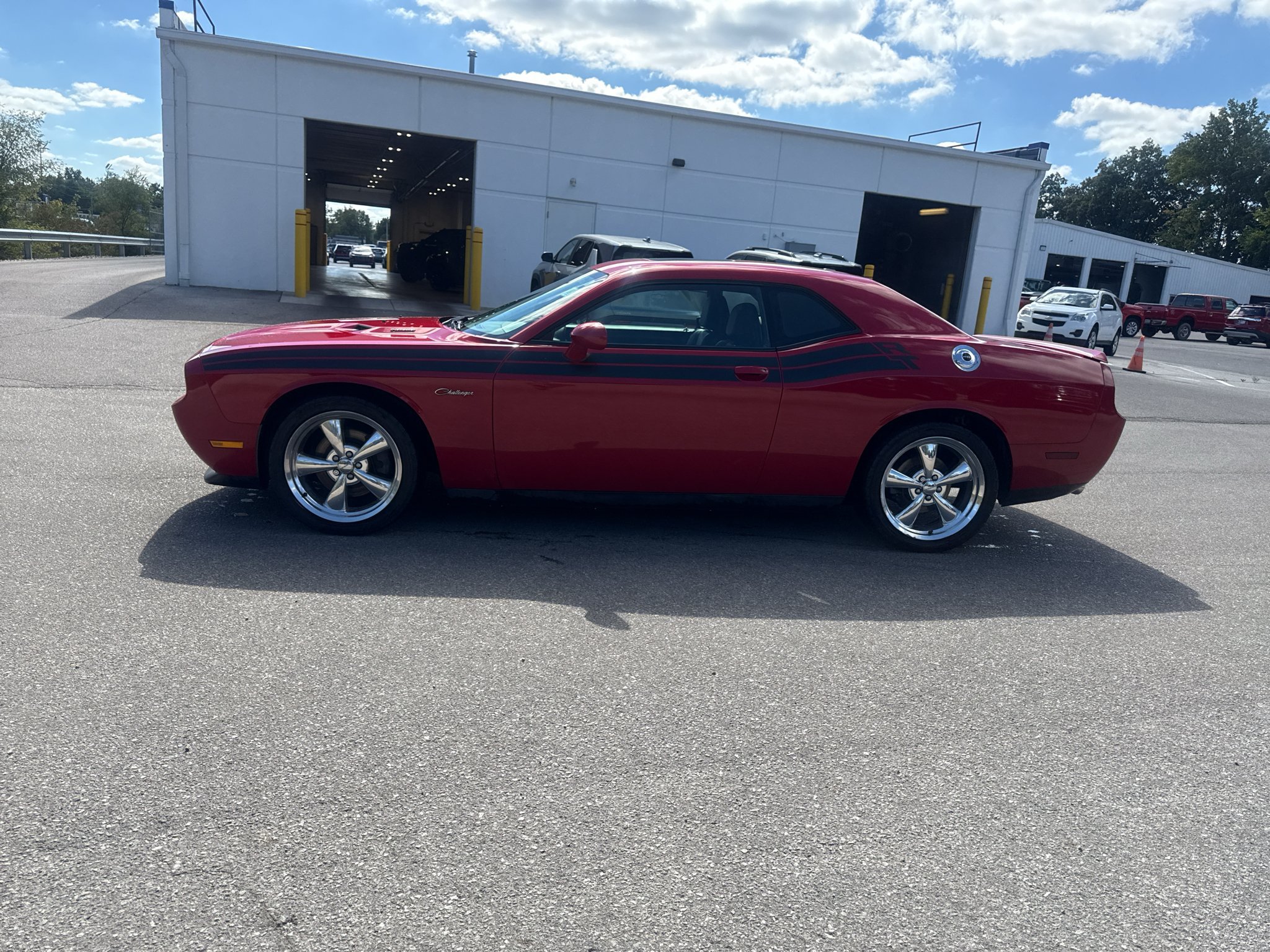 Used 2013 Dodge Challenger R/T RWD image 3