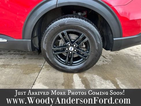 Used 2024 Ford Explorer XLT w/ Equipment Group 202A AWD/4WD image 12