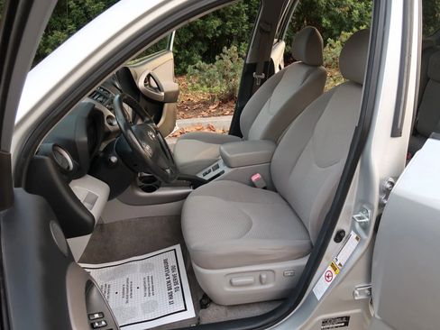 Used 2008 Toyota RAV4 Limited image 11