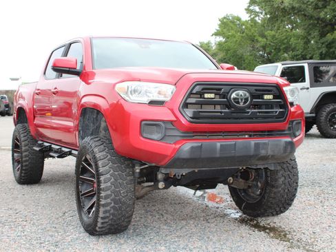 Used 2019 Toyota Tacoma SR image 11