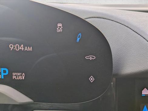 Used 2023 Porsche Taycan image 17