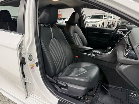 Used 2019 Toyota Camry SE w/ Carpet Mat Package image 46