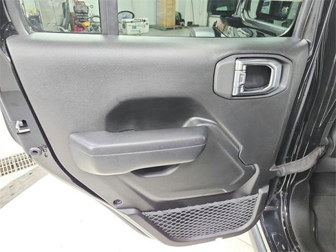 Used 2025 Jeep Wrangler Unlimited Rubicon image 33