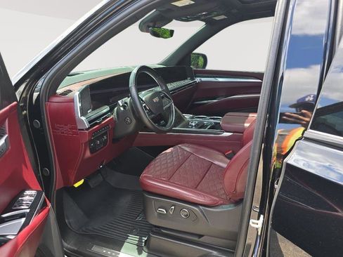 Used 2025 Cadillac Escalade Sport w/ Touring Package AWD/4WD image 5