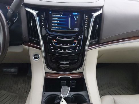 Used 2016 Cadillac Escalade Luxury AWD/4WD image 41