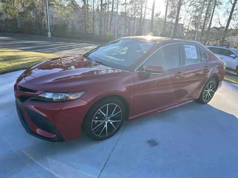 Certified 2022 Toyota Camry SE image 5