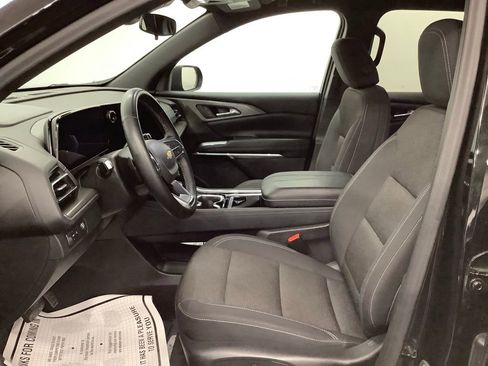 Used 2024 Chevrolet Traverse LT image 9