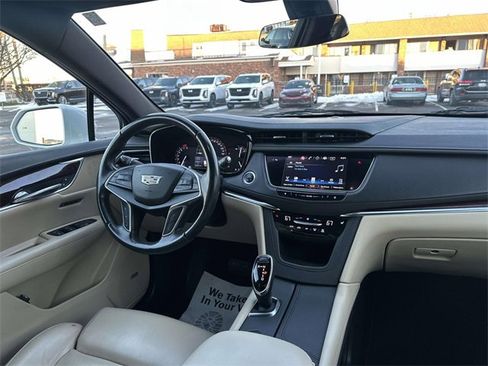 Used 2017 Cadillac XT5 Luxury w/ Driver Awareness Package image 32