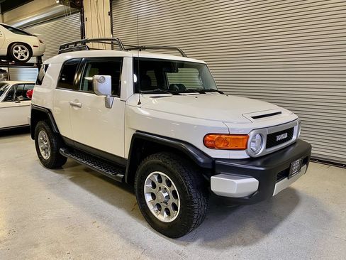 Used 2011 Toyota FJ Cruiser 4WD w/ Convenience Pkg image 6