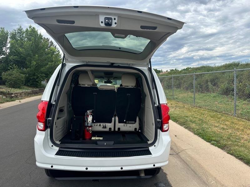 Used 2019 Dodge Grand Caravan SE FWD image 14