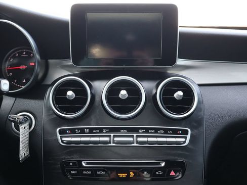 Used 2019 Mercedes-Benz GLC 300 4MATIC w/ Premium Package image 36