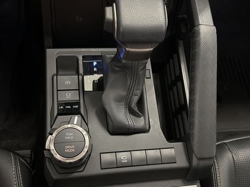 Used 2025 Toyota 4Runner Limited AWD/4WD image 17