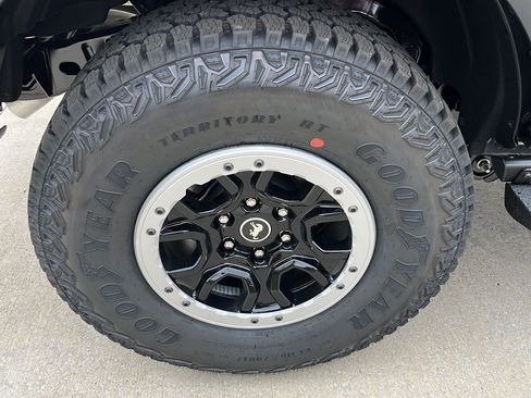 New 2025 Ford Bronco Badlands w/ Sasquatch Package image 32