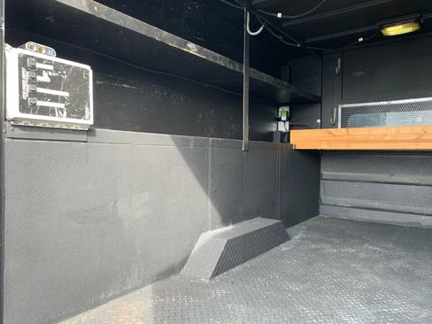 Used 2003 Ford F350 162 W.B. 4D image 42