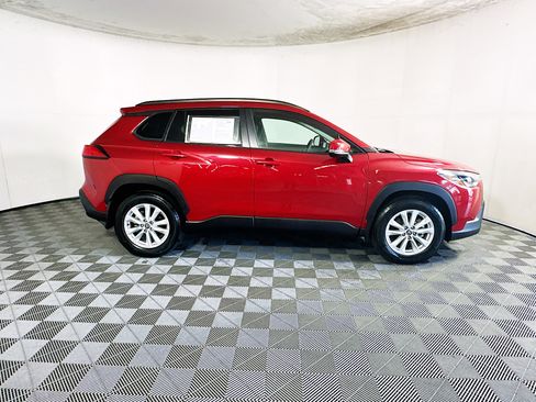 Used 2024 Toyota Corolla Cross LE w/ Moonroof Package image 2