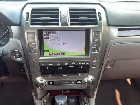 Used 2019 Lexus GX 460 Premium AWD/4WD image 16