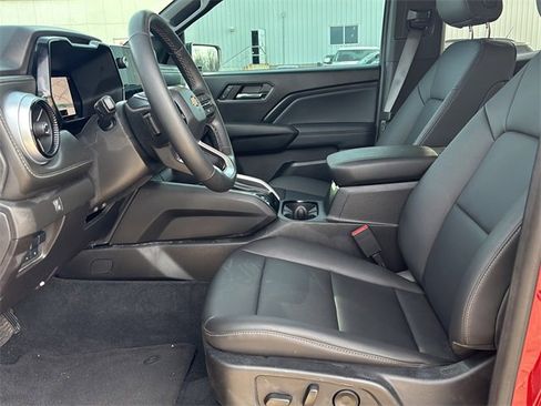 Used 2024 Chevrolet Colorado LT w/ LT Convenience Package III image 18