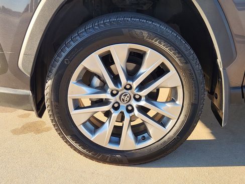 Used 2023 Toyota RAV4 XLE Premium image 14