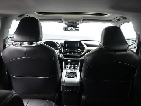 Used 2020 Toyota Highlander XLE AWD/4WD image 42
