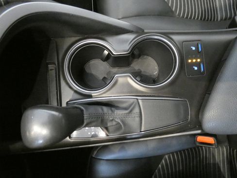 Used 2024 Toyota Camry SE image 14