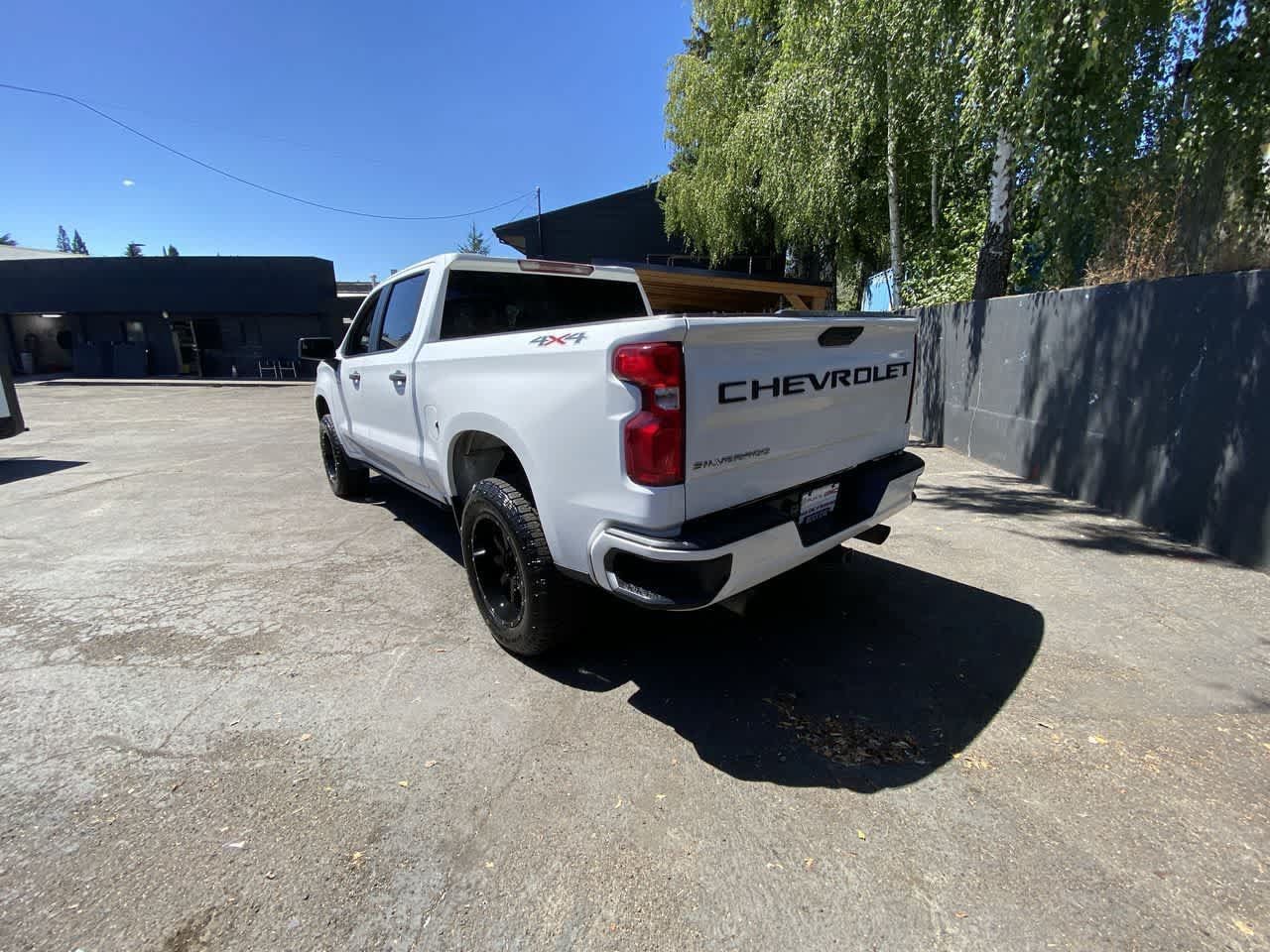 Used 2020 Chevrolet Silverado 1500 Custom w/ Custom Value Package AWD/4WD image 4