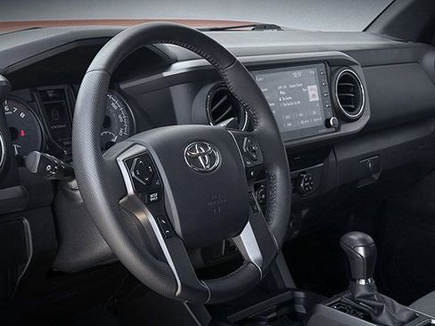 Used 2020 Toyota Tacoma TRD Off-Road AWD/4WD image 19