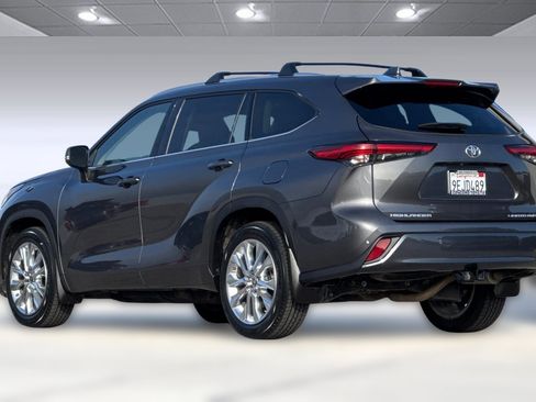 Used 2023 Toyota Highlander Limited image 7