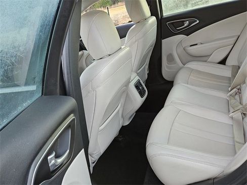 Used 2017 Chrysler 200 Limited Platinum w/ Comfort & Convenience Group image 7