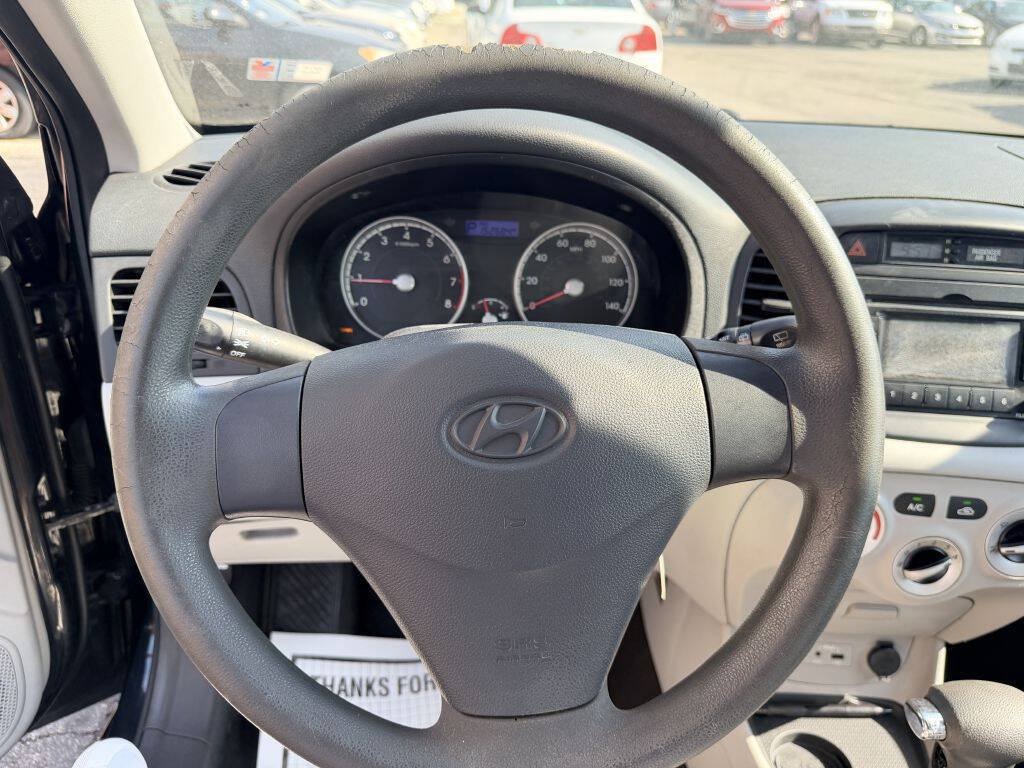 Used 2011 Hyundai Accent GS FWD image 8