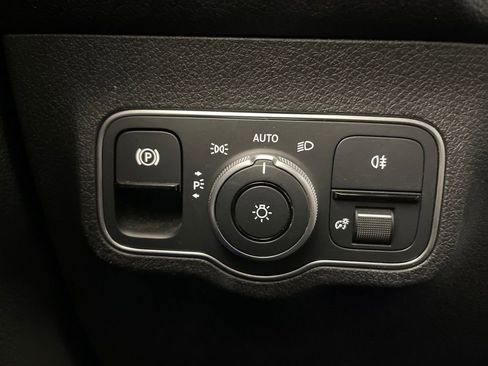 Used 2023 Mercedes-Benz EQB 300 4MATIC image 28