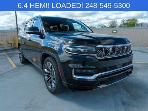 Used 2022 Jeep Grand Wagoneer Series III w/ Rear Seat Video Group 1 AWD/4WD image 2